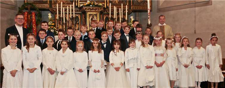 33 Kinder aus der Pfarreiengemeinschaft empfingen die Erste heilige Kommunion.  SES