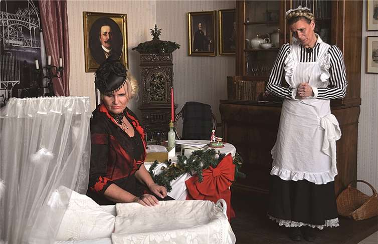 33 Mal führen Heike Kamp (r.) und Stephanie Geifes das Theaterstück auf.