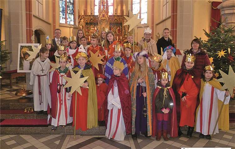 33 kleine und große Könige waren in ihren prächtigen Gewändern in Odendorf unterwegs. privat