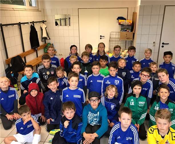 34 Jungen und Mädchen lernten viel beim diesjährigen Fußball-Feriencamp des SV Ochtendung. Sie waren von den Lerneinheiten und dem Ablauf begeistert.Privat