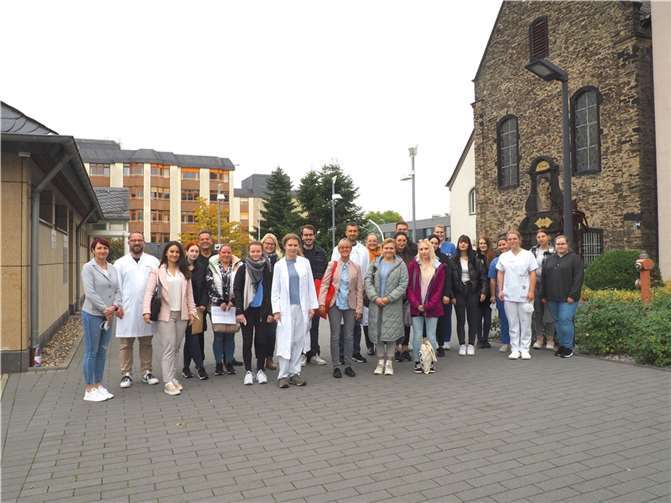 34 neue Mitarbeiterinnen und Mitarbeiter starteten Anfang Oktober in der St. Nikolaus-Stiftshospital GmbH.Foto: St. Nikolaus-Stiftshospital