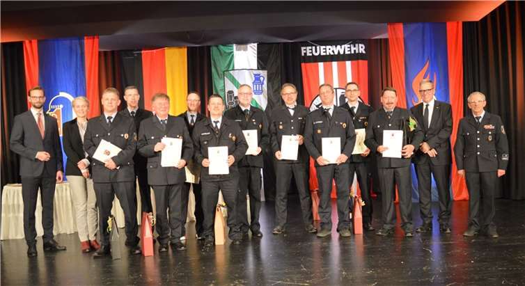 35 Jahre aktiver Feuerwehrdienst bedeuten auch zahllose Stunden für Übungen und Weiterbildungen, außerdem Erreichbarkeit rund um die Uhr – eine solche Lebensleistung verdient Respekt und Anerkennung.