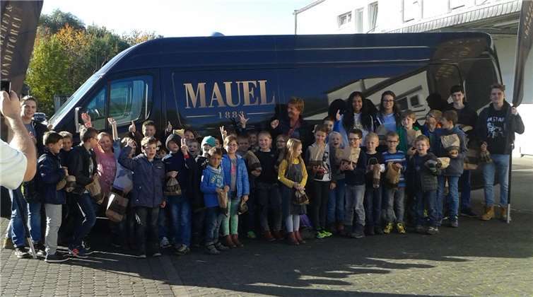 35 Kinder und Betreuer besuchten die Backstube Mauel. OGS Meckenheim