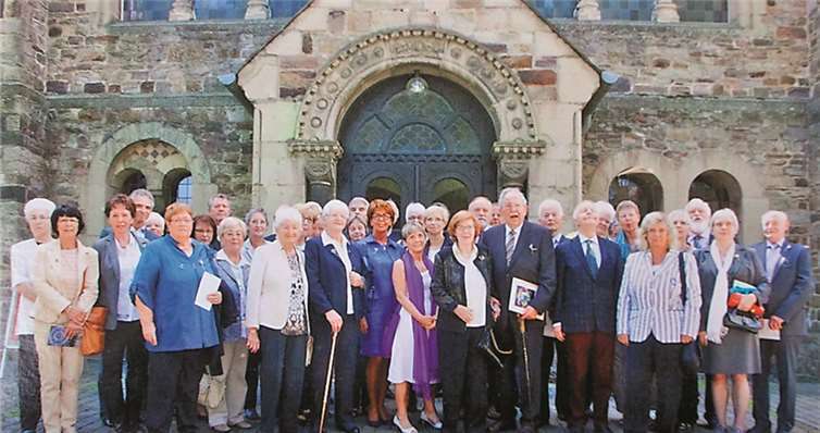 35 Konfirmandinnen und Konfirmanden hatten sich in der Evangelischen Kirche in Dierdorf eingefunden, um in einem feierlichen Abendmahlgottesdienst ihre Jubiläen zu feiern.privat