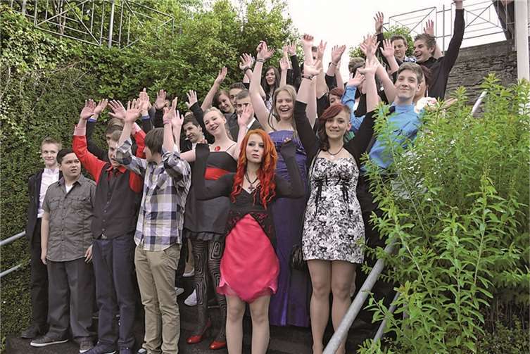 35 SchülerInnen aus drei Klassen wurden aus der Realschule plus in Puderbach verabschiedet. privat
