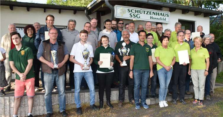 35 Schützen und 10 Jungschützen waren zumAmtspokalschießen nach Oberhonnfeld gekommen. Fotos: HEP