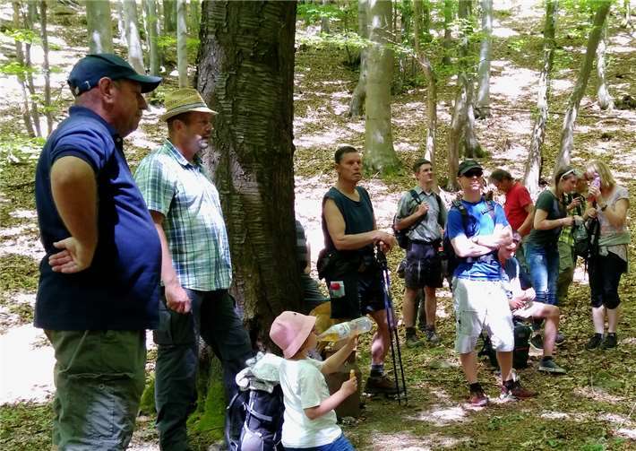 35 Teilnehmer machten sich bei der Wandeurng mit der heimischen Tierwelt vertraut.