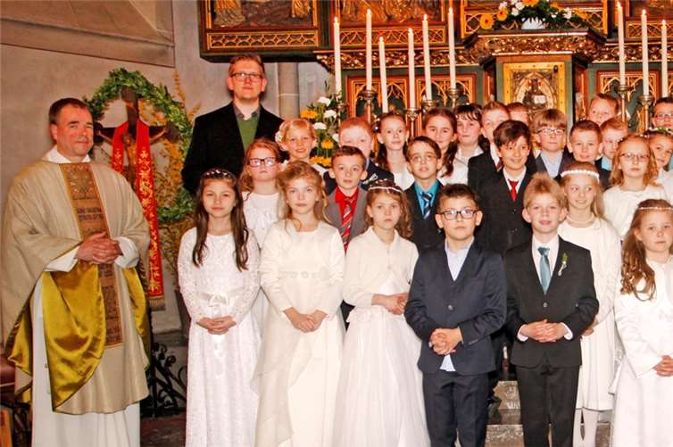 36 Kinder aus drei Pfarreien der Pfarreiengemeinschaft traten gemeinsam an den Tisch des Herrn. SES