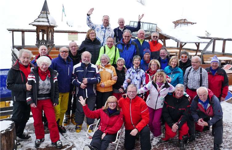 36 Teilnehmer des Ski-Clubs starteten zum 13. Mal in die Skifreizeit nach Campitello im ladinisch-italienischen Fassatal.privat