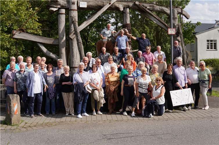 38 ehemalige Jahrgangskameraden waren beim Jahrgangstreffen in Niedermendig dabei.  Foto: privat