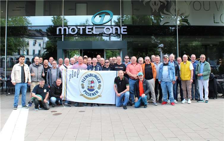 39 gut gelaunte Flensburger Freunde reisten zur mittlerweile 10. Viertagestour in Richtung Norden.  Foto: privat
