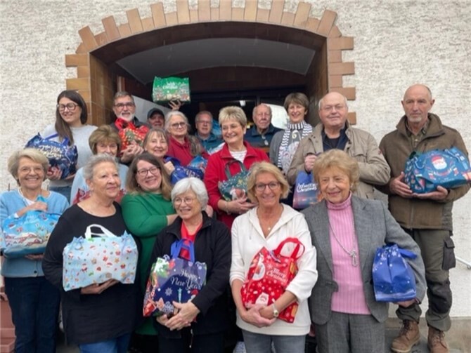 390 Weihnachtstütchen wurden gepackt.  Foto: Sibylle Lenz