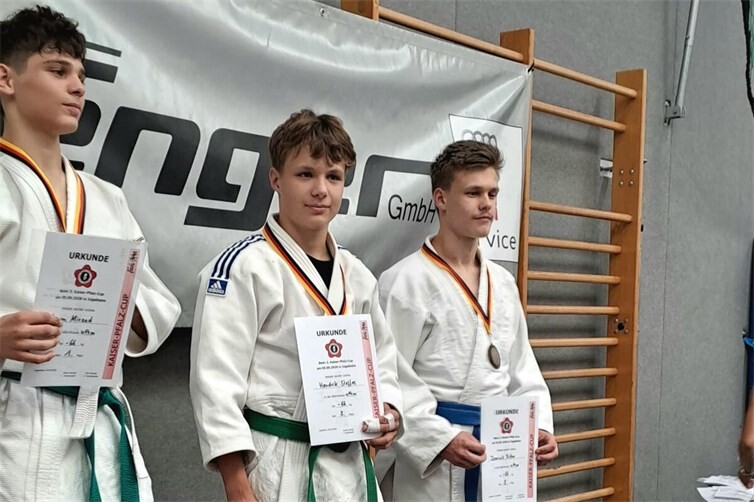3.Platz für Hendrik Steffes (Bild Mitte)