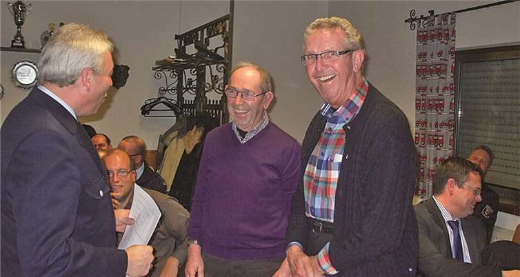 40 Jahre gehören Hubert und August Iking der Feuerwehr an.privat