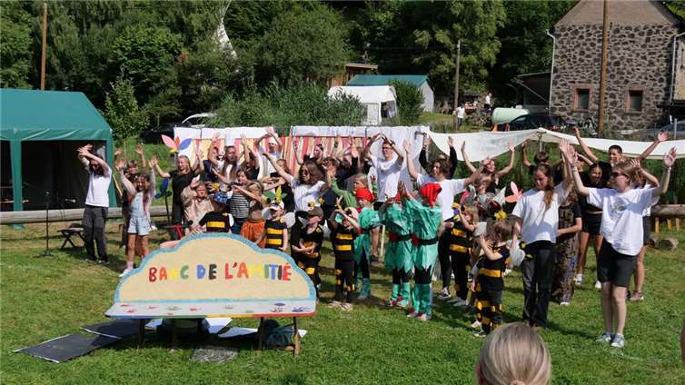 Freundschaft ohne Grenze: Deutsch/ französische Naturwoche im Pöntertal 40 Kinder im Alter von 3 bis 15 Jahre nahmen an einer französischen Naturwoche teil. Foto: Club francais Paul et Pauline e.V.