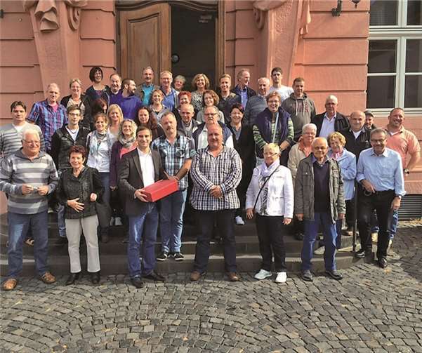 40 Mitglieder der Freiwilligen Feuerwehr Bad Bodendorf besuchten den Landtag in Mainzprivat