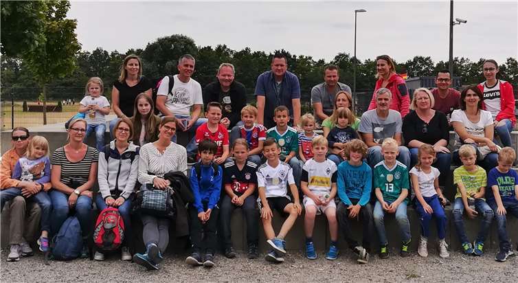 40 Teilnehmer feierten den Abschluss auf der Fußball-Golf-Anlage in Inden.  privat