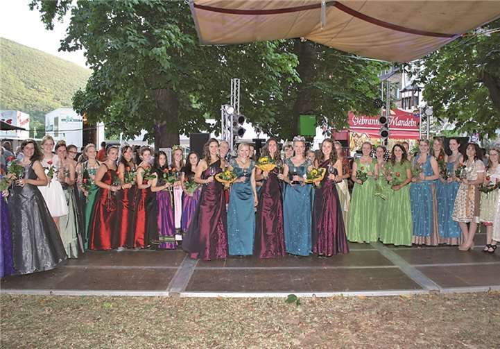 40 Weinmajestäten machten der neuen Weinkönigin ihre Aufwartung.