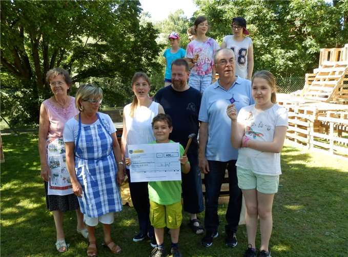 AWO-Ferienlager wird unterstützt 400 Euro stellte die Bürgerstiftung Bad Ems zur Verfügung.privat