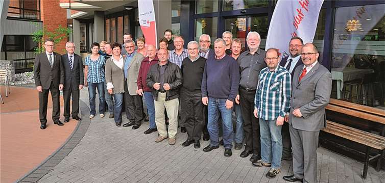 41 Blutspender wurden vom DRK Ortsverein Engers für 25-maliges, 50-maliges, 75-maliges, 100-maliges und 125-maliges Blutspenden geehrt. privat