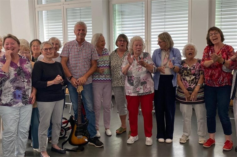 45 Seniorinnen und Senioren nahmen am letzten Tanzcafé im Haus der Familie / Mehrgenerationenhaus teil. 