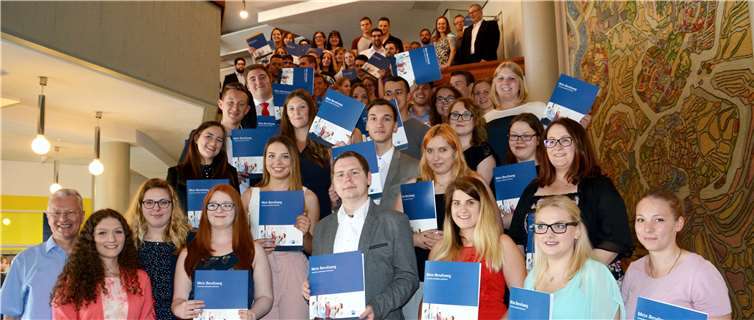 473 junge Menschen von insgesamt 494 Prüfungsteilnehmern aus dem Rhein-Lahn-Kreis und dem Westerwaldkreis konnten ihre Abschlusszetifikate entgegennehmen. Uwe Rindsfüßer, Pressesprecher Kreisverwaltung Rhein-Lahn-Kreis