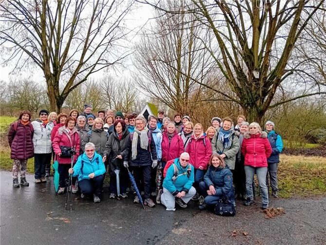 48 Mitglieder und Gäste des Vereins hatten sich angemeldet und freuten sich auf den ca. acht Kilometer langen Rundgang über die landwirtschaftlich genutzte Insel. Foto: privat