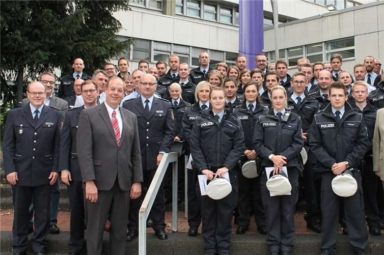 49 Beamtinnen und Beamte haben ihren Dienst im Polizeipräsidium Koblenz aufgenommen. Foto: Polizei