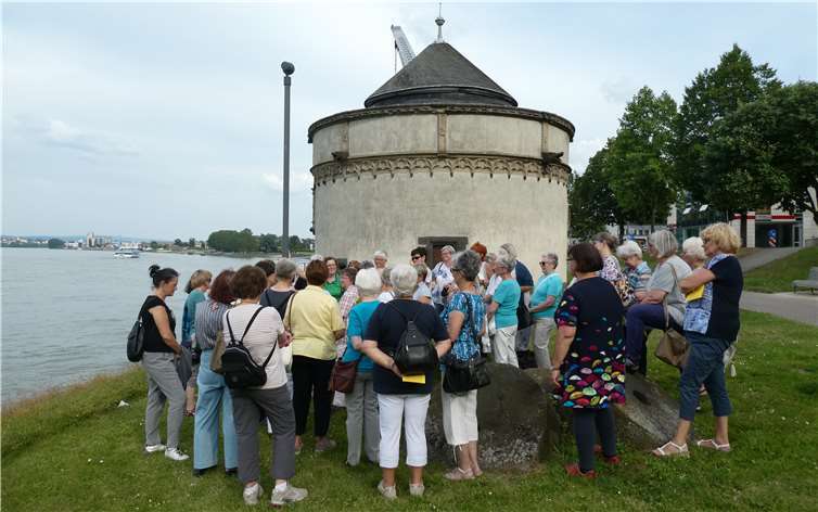 50 Frauen der katholischen Frauengemeinschaften im Dekanat Andernach-Bassenheim begaben sich auf eine Meditative Abendwanderung in Andernach. Fotos: privat