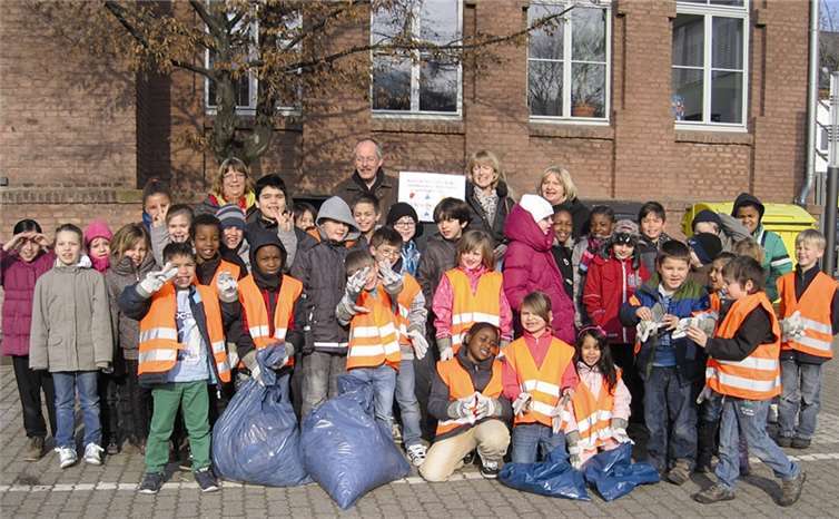50 Grundschüler traten an, um ihren Stadtteil aufzuräumen.  Privat