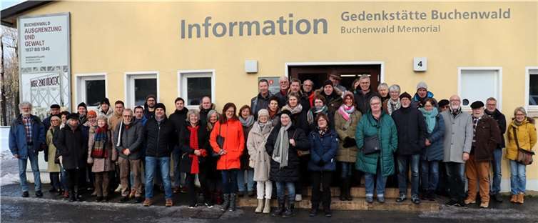 50 Westerwälder aus dem Buchfinkenland und angrenzenden Regionen besuchten das KZ Buchenwald, wobei die Jugenderziehung der Nazis im Mittelpunkt stand.  Foto: Thomas Mockenhaupt