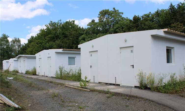 50 so genannte „Shelter“ zur Unterbringung von Flüchtlingen werden auf dem AKNZ-Gelände demontiert. Fotos: DU