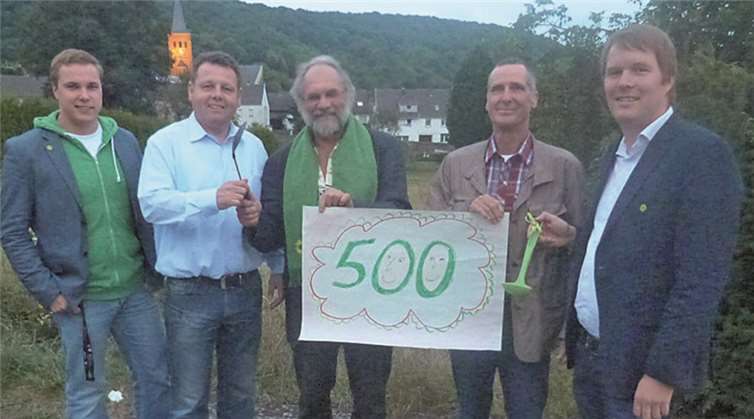 500 Euro spenden die Grünen für die Sanierung der Schulküche der Bad Bodendorfer Grundschule.privat