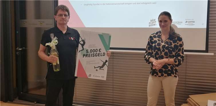 5000 Euro für das KSC Karate Team vom Sportbund. Quelle: KSC