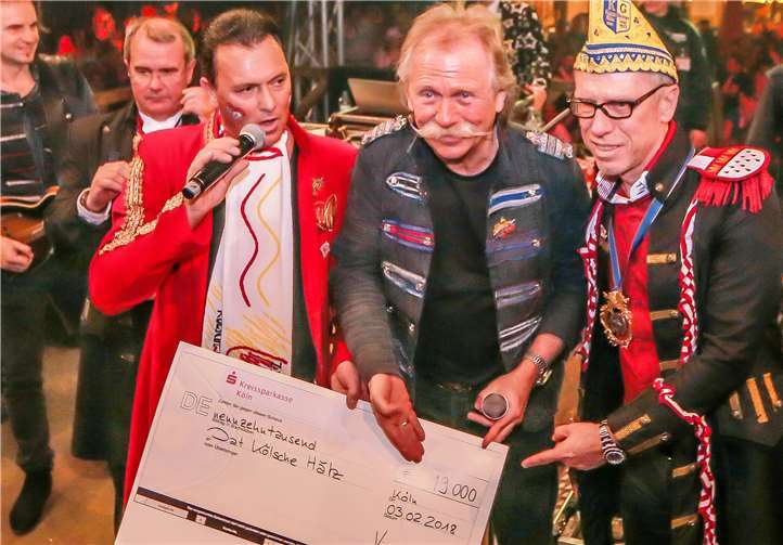 50.000 Euro haben Peter Stöger und die VIVA COLONIA-Veranstalter in den vergangenen drei Jahren für DAT KÖLSCHE HÄTZ gespendet. Jetzt geht’s in die nächste Runde.Foto: D.S.