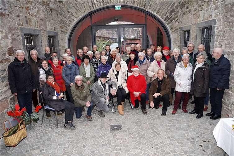 51 Mitglieder des Teams Bank- und Staudenpflege trafen sich zu einer ebenso gemütlichen, wie besinnlichen Adventsfeier.  Foto: BUGA-Freunde Koblenz, Friedhelm Zernack
