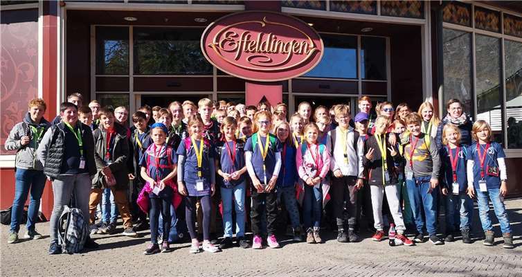 52 Messdiener und Betreuer besuchten als Dankeschön für ihren Messdienerdienst den Freizeitpark Efteling.Privat