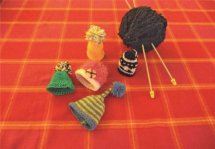530 Mützen wurden für den guten Zweck gestrickt.privat
