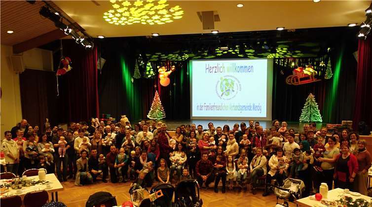 54 Eltern konnten sich beim Willkommensabend der Verbandsgemeinde Mendig über einen gelungenen Abend freuen.Foto: VG Mendig