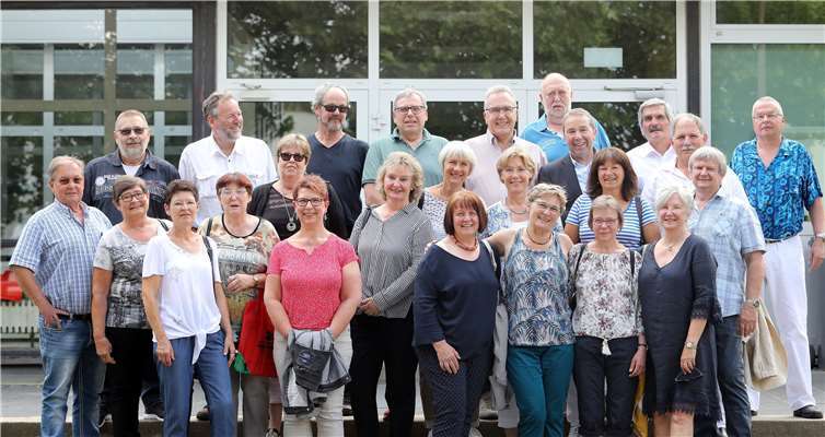 55 Jahre nach ihrer Einschulung trafen sich nun 30 ehemalige Schülerinnen und Schüler der Grundschule in Feldkirchen.privat