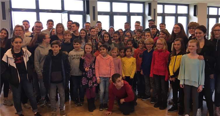 55 Kinder und Jugendliche hatten ihre Logo-Entwürfe eingereicht. Foto: AMS