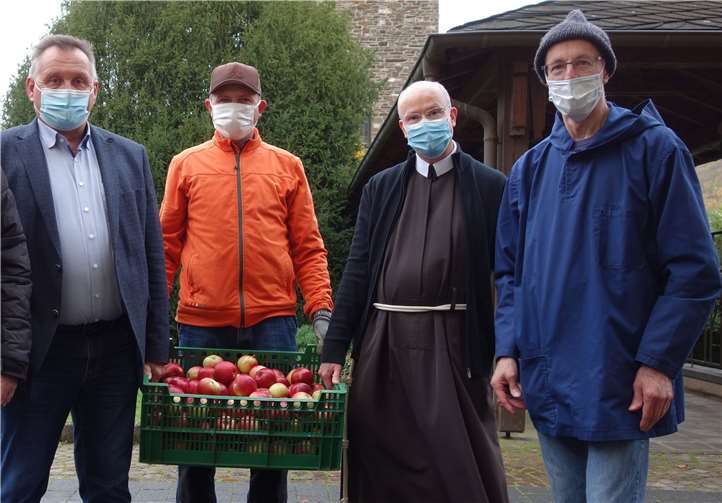 55 Kisten voller knackiger Äpfel vom Laacher See fanden den Weg nach Kloster Ebernach.Foto: privat