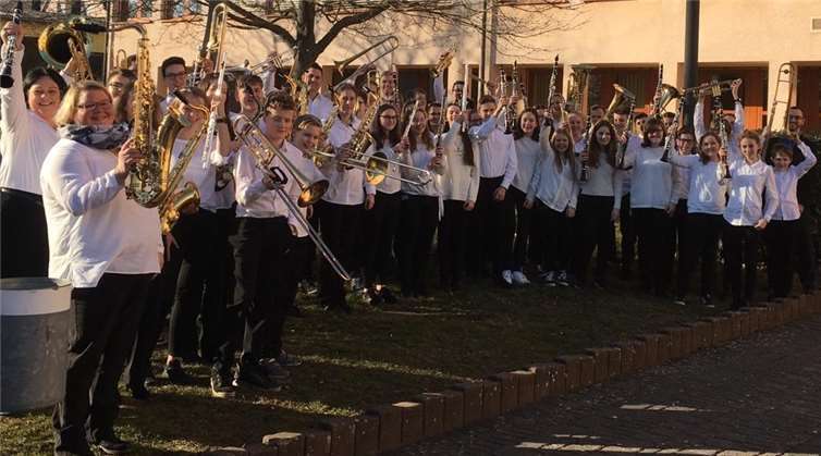 56 Musikerinnen und Musiker strahlten um die Wette.Fotos: privat