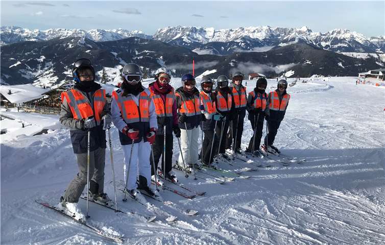 56 SchülerInnen nahmen an der Skifahrt teil. Fotos: privat