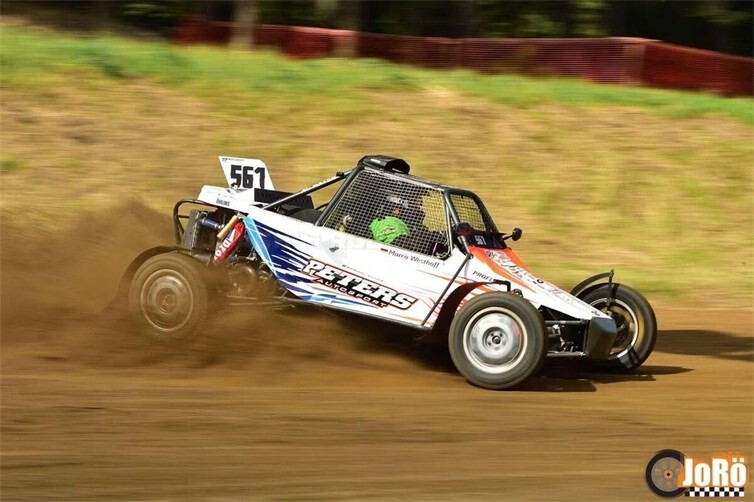 #567 Marco Westhoff stellt sich mit seinem Super-Buggy der neuen Strecke bei der 27. ADAC Int. Deutschen Autocross-Meisterschaft in Höchstädt.