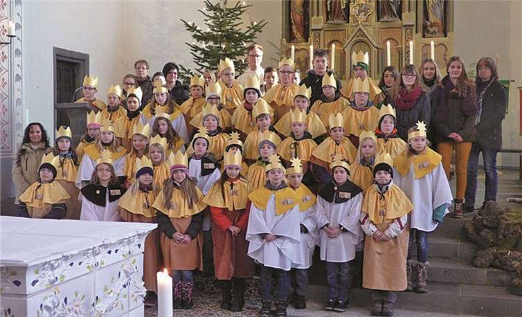 57 Kinder und Jugendliche der katholischen Pfarrgemeinde St.Arnulf in Nickenich folgten dem Stern, brachten den Segen Gottes zu den Menschen und sammelten etwa 5.400 Euro für ihre notleidenden Altersgenossen.  Joachim Praml