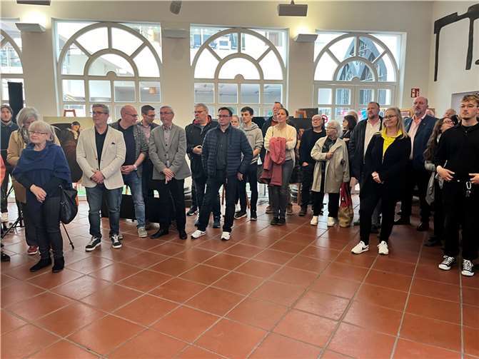 Heribert Elzer und Astrid Müller zeigen Kontraste 60 Gäste und Freunde kamen zur Vernissage.
