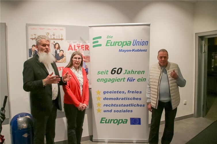 60 Jahre Europa-Union Mayen-Koblenz Feierlichkeiten im Corso Kino MayenIm Bild zu sehen v. re. nach li. Herr R. Kaspers, Frau M. Müller u. St. Müller