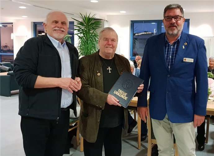 60 Jahre Mitglied Karl-August Roß, Mitte, Hans Grünewald, links, und Ernst Wendland, rechts.