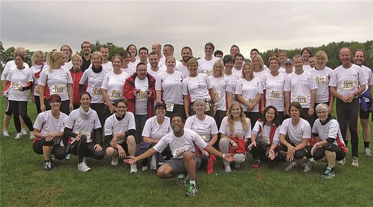 60 Mitarbeiterinnen und Mitarbeiter der Kreisverwaltung liefen für einen guten Zweck. privat